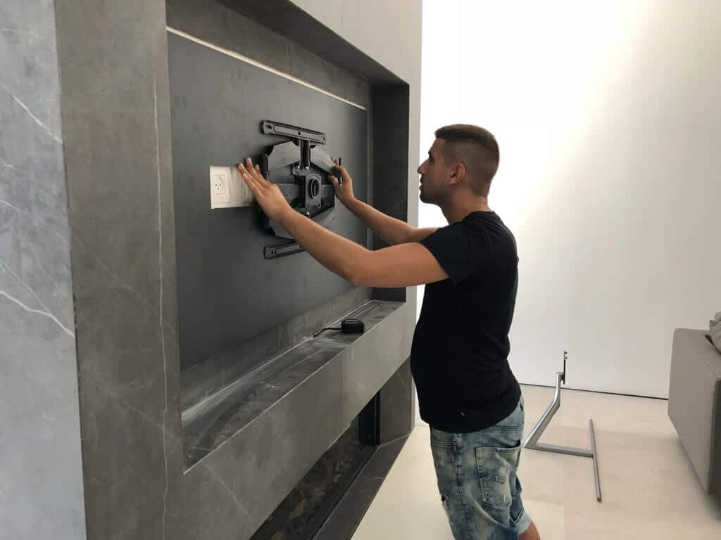בגדול בהתקנות מתקין טלוויזיות מקצועי בשירות אישי תמונה לסקשן ראשון בעמוד הבית